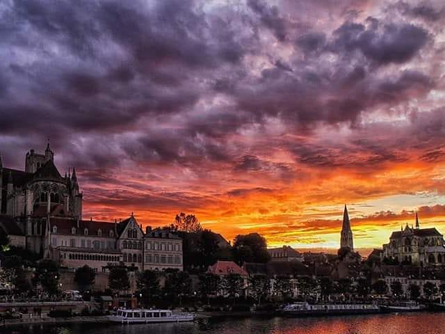 Instagram #auxerroistourisme-coucher de soleil-Auxerre-rivière