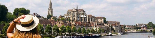 Fille + panorama abbaye