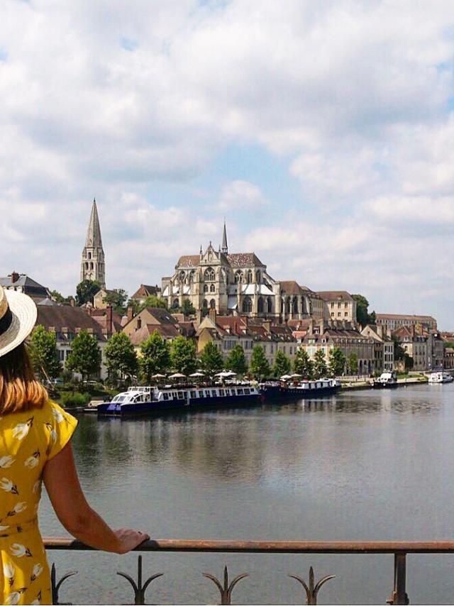 Fille + panorama abbaye