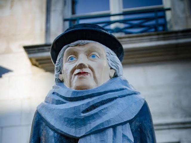 Marie Noel-statue-François Brochet-Auxerre-écrivaine