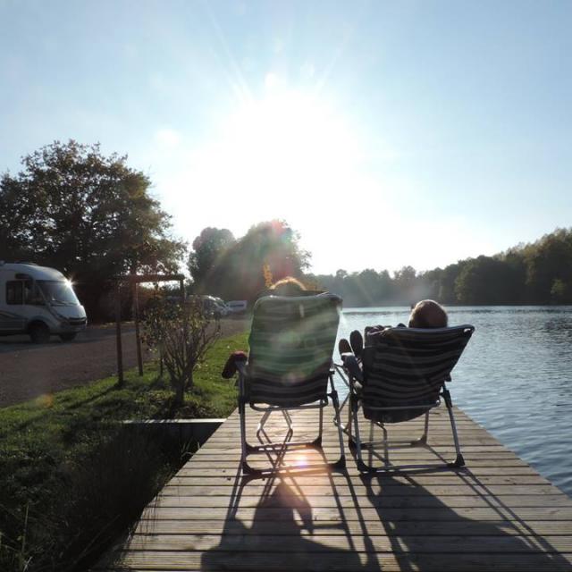 aire camping cars Gurgy-auxerrois-rivière-détente-ponton