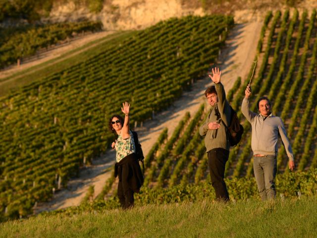 Randonneurs qui saluent