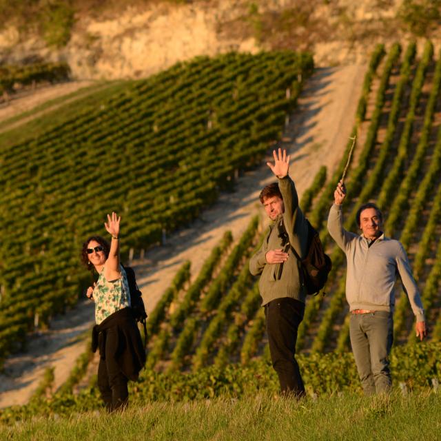 Randonneurs qui saluent