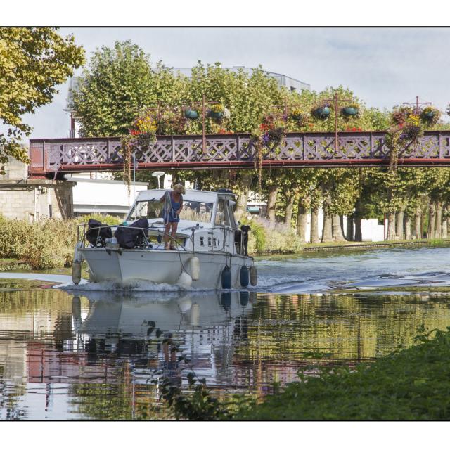 migennes-89-canal-de-bourgogne-la-passerelle-jf-lamy.jpg