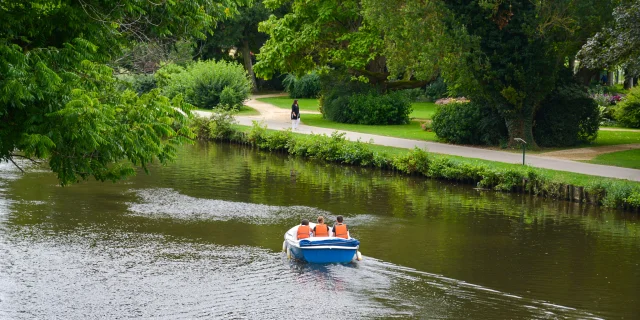 Canal du Nivernais et parc de l'arbre sec