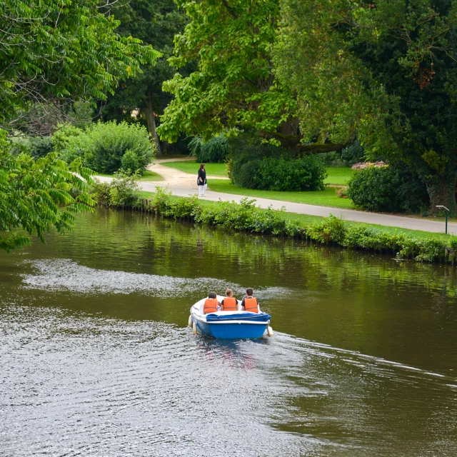 Canal du Nivernais et parc de l'arbre sec