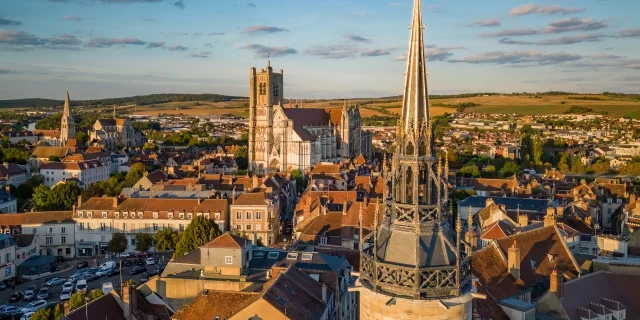 Tour de l'Horloge et Cathédrale vue du ciel