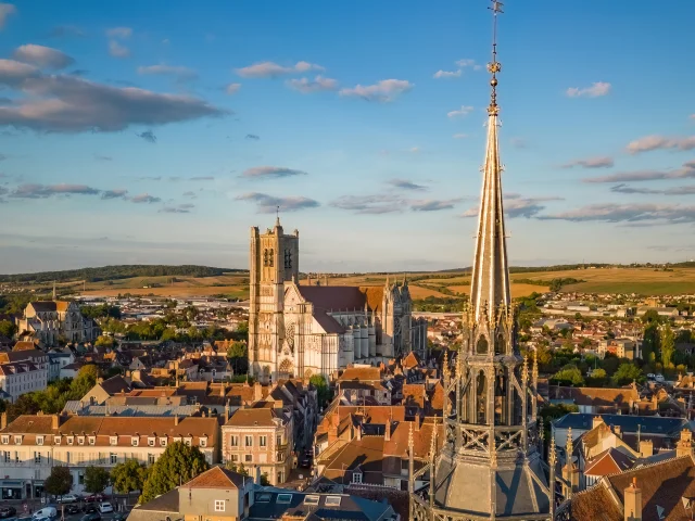 Tour de l'Horloge et Cathédrale vue du ciel