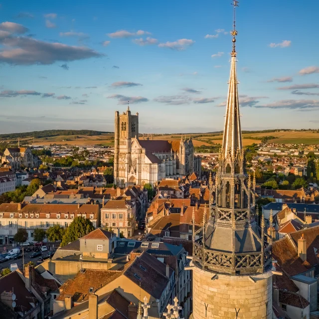 Tour de l'Horloge et Cathédrale vue du ciel